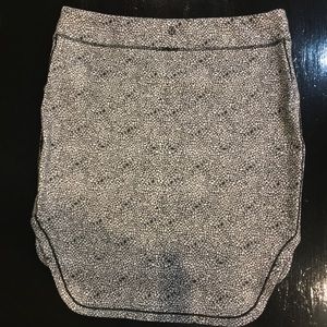 Lululemon SKIRT not skort. Black & White